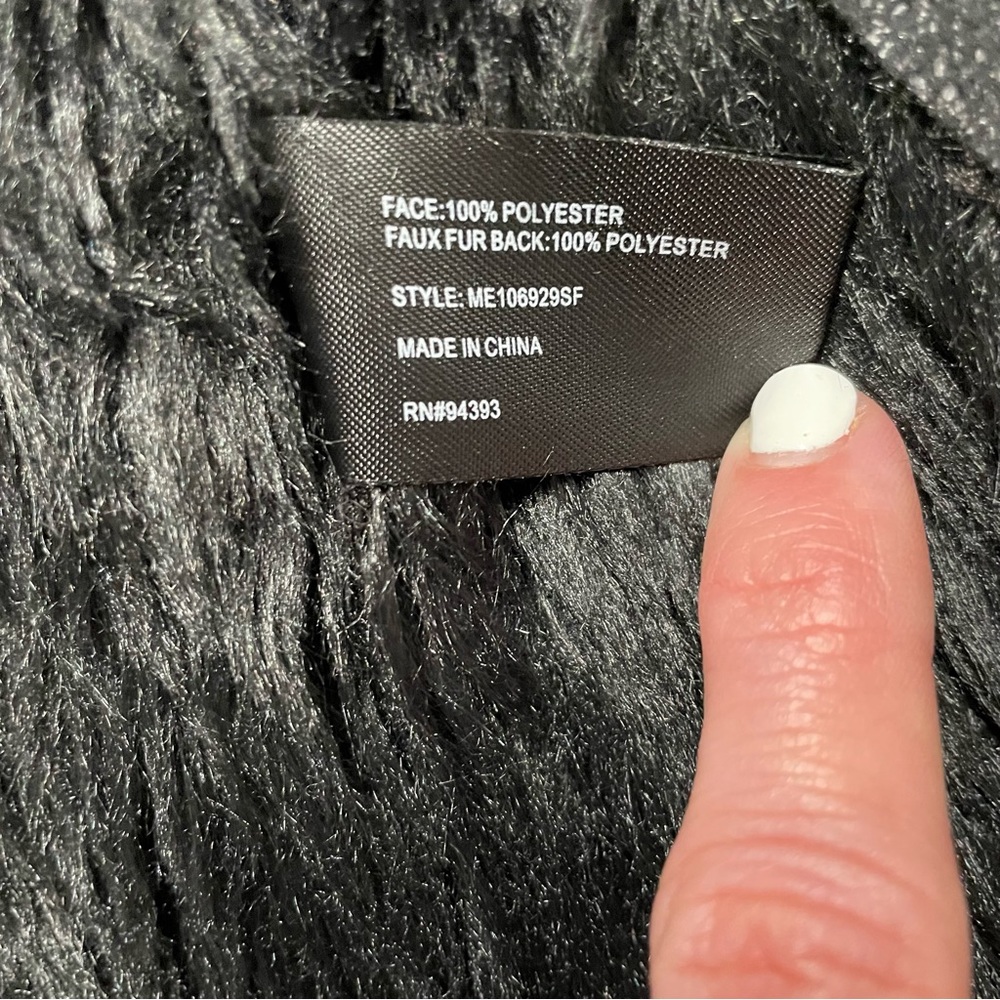 Mo-Ka Linz Faux Shearling Vest Black Women’s Size Medium - Picture 8 of 8